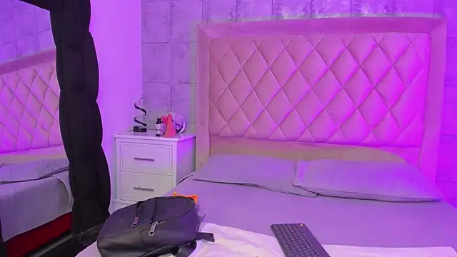 Snapshot of CleoFoxx_ chatting on 02-09-26, 01:20 CleoFoxx online show from 02-09-26, 01:20