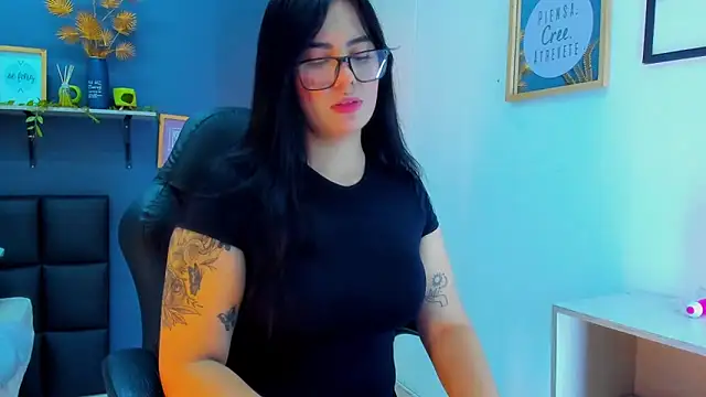 eliza pink24 online show from 02-12-26, 09:47