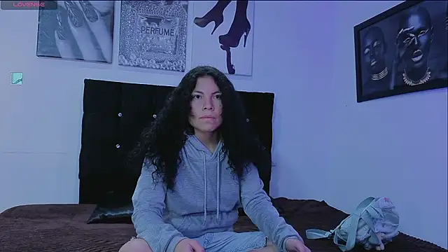 Zoe-yanin online show from 03-12-26, 06:45