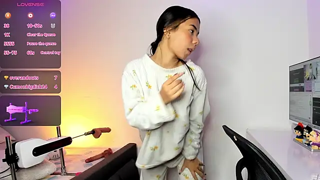 kaylaneee  online show from 05-14-26, 01:41
