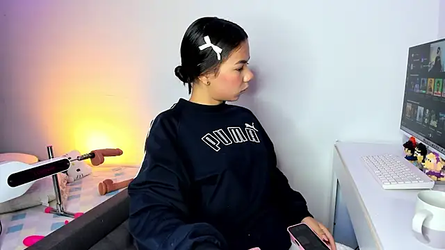 kaylaneee  online show from 05-13-26, 12:56