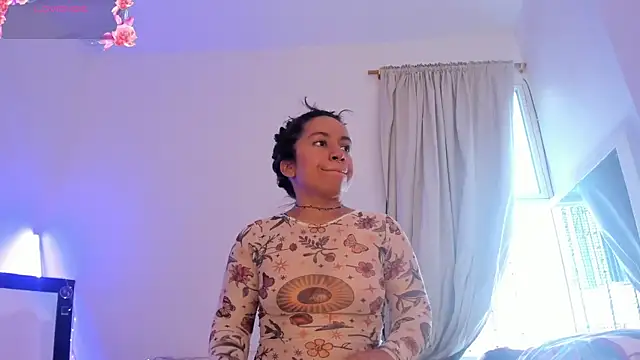 Snapshot of chiarafustox chatting on 02-11-26, 04:51 chiarafustox online show from 02-11-26, 04:51