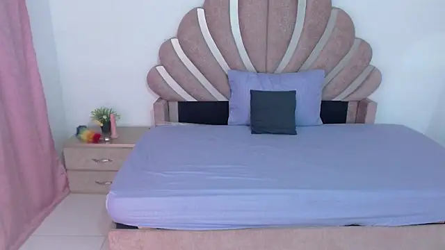 Snapshot of mia_fox666 chatting on 02-05-26, 11:33 mia fox666 online show from 02-05-26, 11:33