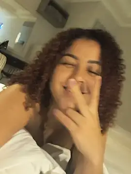 Snapshot of Dree4i20 chatting on 05-15-26, 12:25 Dree4i20 online show from 05-15-26, 12:25