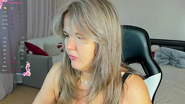 Snapshot of LilyBel chatting on 07-12-26, 12:44 LilyBel online show from 07-12-26, 12:44
