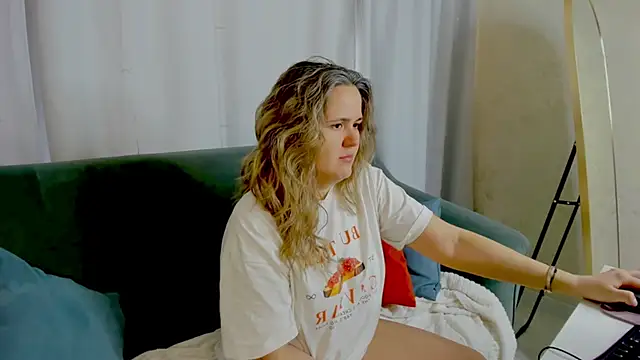 LilyBel online show from 04-17-26, 08:06