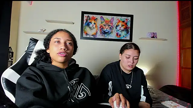 Snapshot of meredit_cris23 chatting on 02-15-26, 12:48 meredit cris23 online show from 02-15-26, 12:48