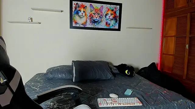 Snapshot of meredit_cris23 chatting on 02-12-26, 01:05 meredit cris23 online show from 02-12-26, 01:05