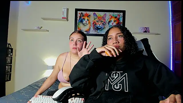 Snapshot of meredit_cris23 chatting on 02-13-26, 02:33 meredit cris23 online show from 02-13-26, 02:33