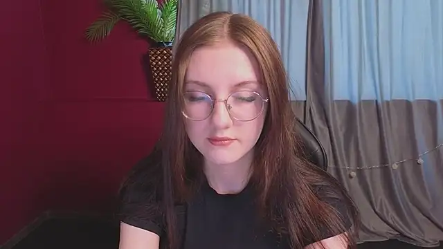 Snapshot of VixenLight chatting on 02-25-26, 02:45 VixenLight online show from 02-25-26, 02:45