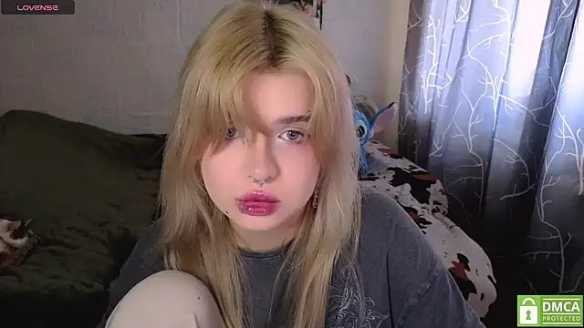 Snapshot of MoonlightGrace chatting on 04-17-26, 11:46 MoonlightGrace online show from 04-17-26, 11:46