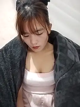 Snapshot of Queen-love45 chatting on 02-18-26, 04:10 Queen-love45 online show from 02-18-26, 04:10