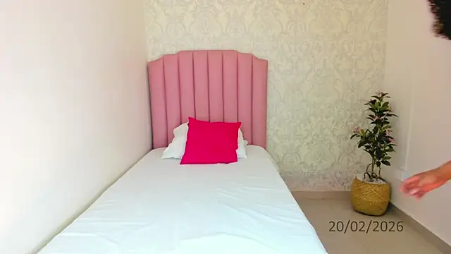 Snapshot of Brit_weston chatting on 02-20-26, 08:11 Brit weston online show from 02-20-26, 08:11