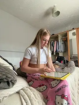 Snapshot of Paige_love chatting on 04-19-26, 10:27 Paige love online show from 04-19-26, 10:27