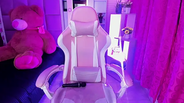 liany taylor online show from 04-17-26, 02:58