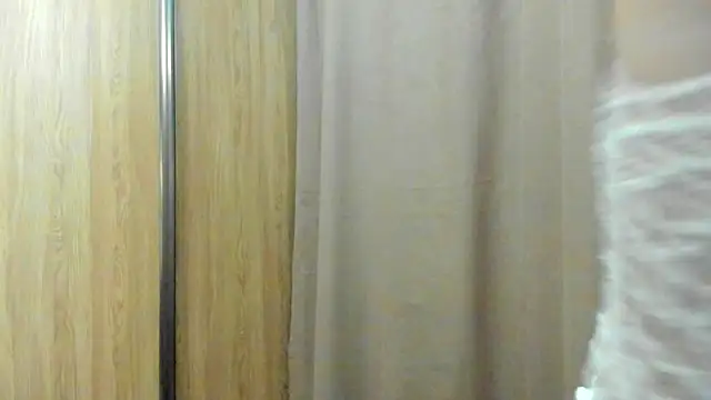 Snapshot of Lesyalisss chatting on 04-30-26, 06:15 Lesyalisss online show from 04-30-26, 06:15