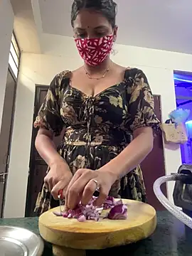 Snapshot of kavyababy00 chatting on 02-18-26, 06:22 kavyababy00 online show from 02-18-26, 06:22