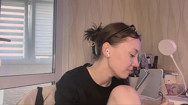 KimberleyBarfield online show from 04-14-26, 03:06