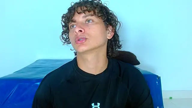 Snapshot of arielnoir6958 chatting on 02-27-26, 11:37 arielnoir6958 online show from 02-27-26, 11:37