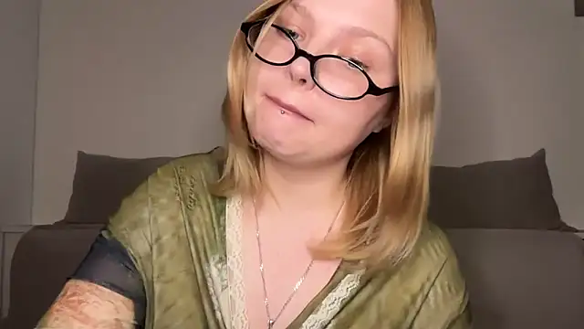 Snapshot of Ophelia_Ritz chatting on 05-18-26, 07:07 Ophelia Ritz online show from 05-18-26, 07:07