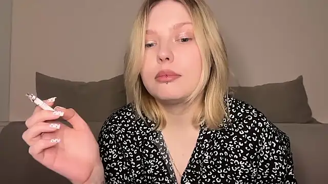 Snapshot of Ophelia_Ritz chatting on 03-04-26, 06:26 Ophelia Ritz online show from 03-04-26, 06:26