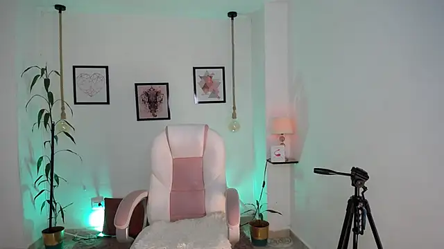 adhara 11 online show from 04-13-26, 11:20