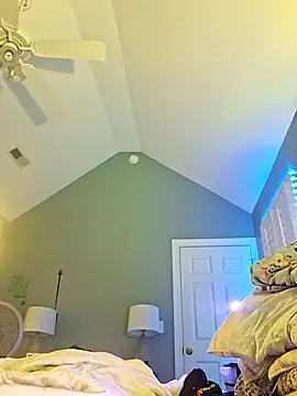 Snapshot of TrndSettr chatting on 02-13-26, 12:21 TrndSettr online show from 02-13-26, 12:21