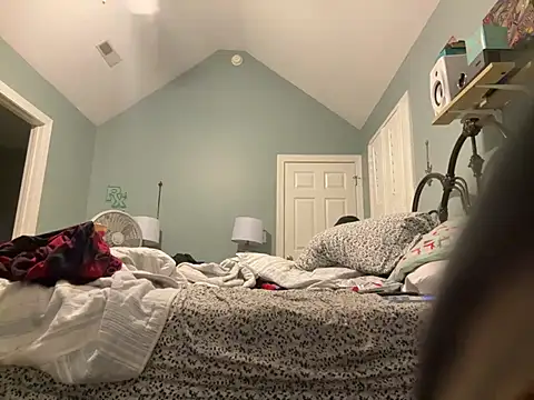 Snapshot of TrndSettr chatting on 02-28-26, 10:42 TrndSettr online show from 02-28-26, 10:42