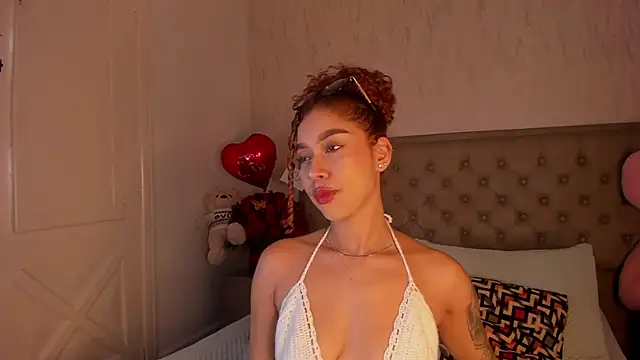 Snapshot of Sienna_brunette chatting on 04-25-26, 12:08 Sienna brunette online show from 04-25-26, 12:08