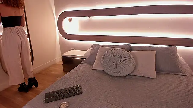 Snapshot of Sienna_brunette chatting on 02-10-26, 12:15 Sienna brunette online show from 02-10-26, 12:15