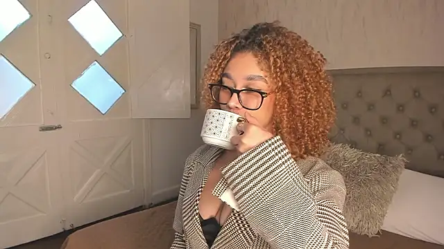 Snapshot of Sienna_brunette chatting on 02-24-26, 12:06 Sienna brunette online show from 02-24-26, 12:06