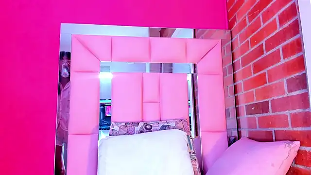 Snapshot of Baby_doll_XOXO chatting on 02-25-26, 12:16 Baby doll XOXO online show from 02-25-26, 12:16