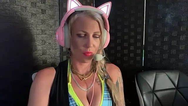 VANTABLACKXXX online show from 02-12-26, 08:14