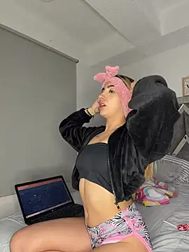 KimCollinss online show from 02-13-26, 01:38