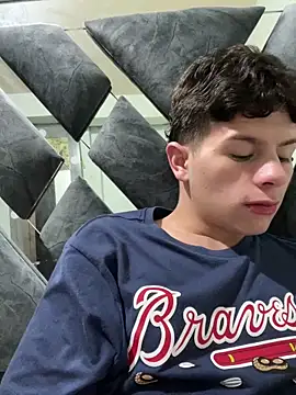 Snapshot of Andy12912 chatting on 02-04-26, 03:51 Andy12912 online show from 02-04-26, 03:51