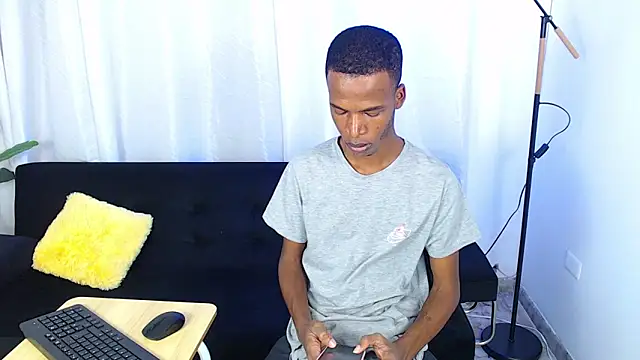 Snapshot of gusy_18 chatting on 03-02-26, 08:27 gusy 18 online show from 03-02-26, 08:27