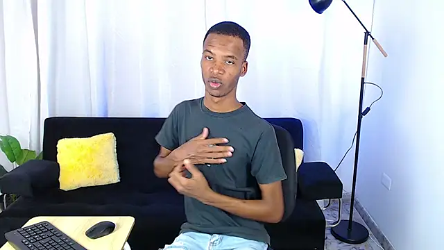 Snapshot of gusy_18 chatting on 02-17-26, 08:39 gusy 18 online show from 02-17-26, 08:39