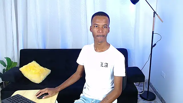 Snapshot of gusy_18 chatting on 02-12-26, 08:30 gusy 18 online show from 02-12-26, 08:30