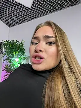 Snapshot of MonicaWestt chatting on 06-15-26, 07:52 MonicaWestt online show from 06-15-26, 07:52