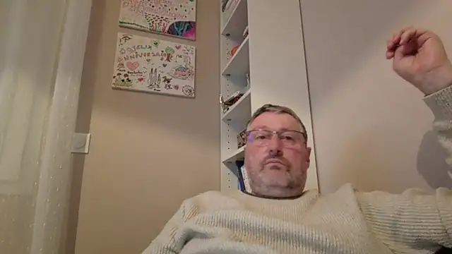 Snapshot of doudou310 chatting on 02-11-26, 05:07 doudou310 online show from 02-11-26, 05:07