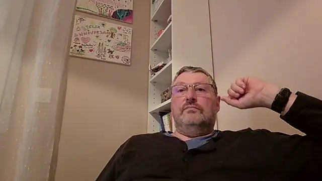 Snapshot of doudou310 chatting on 02-13-26, 04:23 doudou310 online show from 02-13-26, 04:23