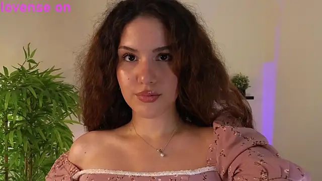 Snapshot of Lili_Torin chatting on 06-27-26, 10:10 Lili Torin online show from 06-27-26, 10:10