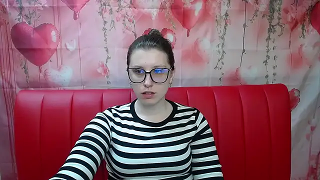 Snapshot of LilianaShine chatting on 05-08-26, 05:00 LilianaShine online show from 05-08-26, 05:00