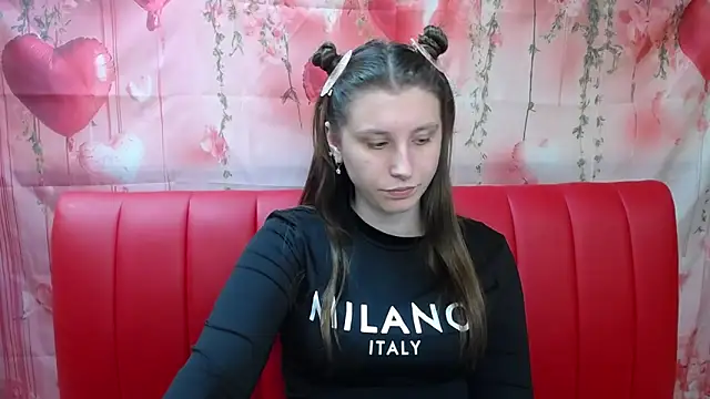 Snapshot of LilianaShine chatting on 05-16-26, 10:36 LilianaShine online show from 05-16-26, 10:36