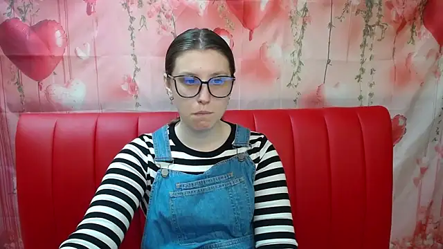 Snapshot of LilianaShine chatting on 05-14-26, 05:15 LilianaShine online show from 05-14-26, 05:15