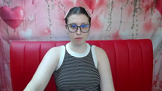 Snapshot of LilianaShine chatting on 05-26-26, 05:16 LilianaShine online show from 05-26-26, 05:16
