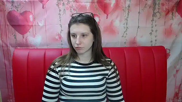 Snapshot of LilianaShine chatting on 05-06-26, 05:11 LilianaShine online show from 05-06-26, 05:11