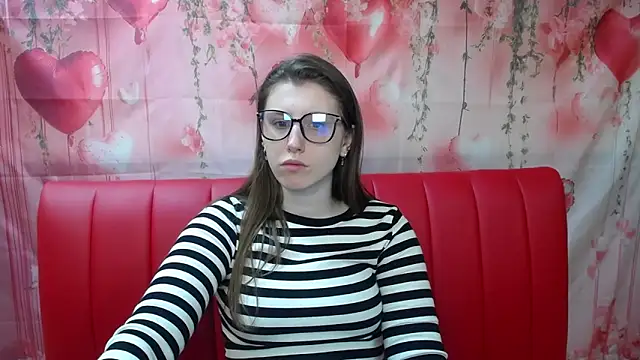 Snapshot of LilianaShine chatting on 05-30-26, 05:03 LilianaShine online show from 05-30-26, 05:03