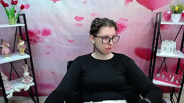 Snapshot of LilianaShine chatting on 05-31-26, 05:02 LilianaShine online show from 05-31-26, 05:02