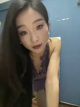 XiaoGui10 online show from 04-28-26, 01:48